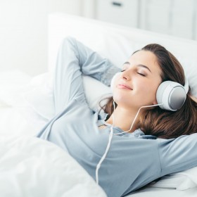 Como usar a música para dormir e relaxar?