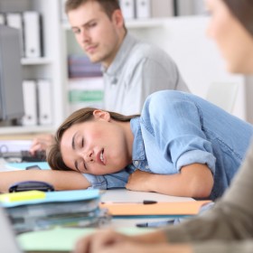 O que é narcolepsia e quais suas consequências?