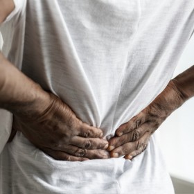 É possível ter dor nas costas por causa do colchão?